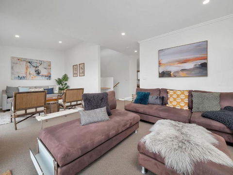 Alloura 2 - Sunshine Coast Guide 0