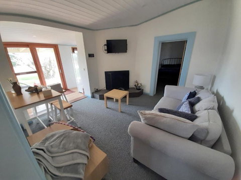 Alloway Bank - Sunshine Coast Guide 3
