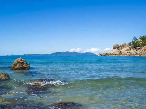 Alma Bay Holiday Unit 4 - Sunshine Coast Guide 3