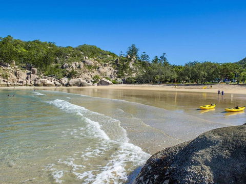 Alma Bay Holiday Unit 4 - Sunshine Coast Guide 2