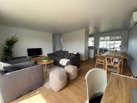 Alma Beach Haven - Sunshine Coast Guide 3