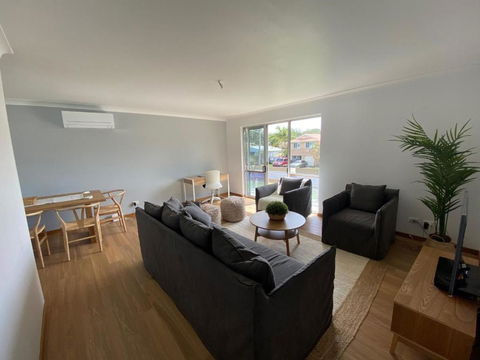 Alma Beach Haven - Sunshine Coast Guide 1
