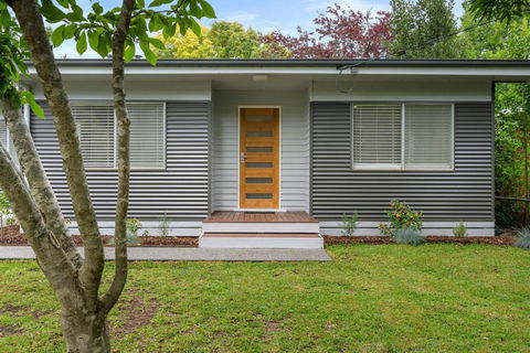 Alpine View Cottage - Sunshine Coast Guide 1