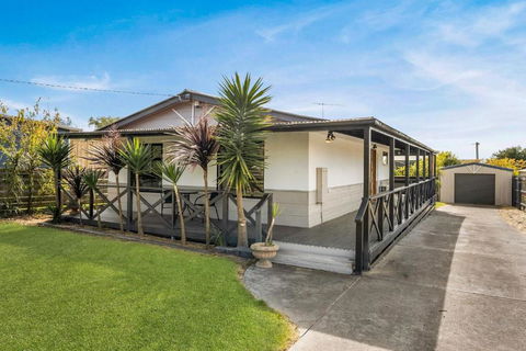 Alumuna In Cape Woolamai - Sunshine Coast Guide 2