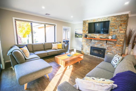 Amaroo - Sunshine Coast Guide 0
