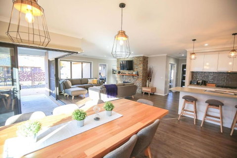 Amaroo - Sunshine Coast Guide 1