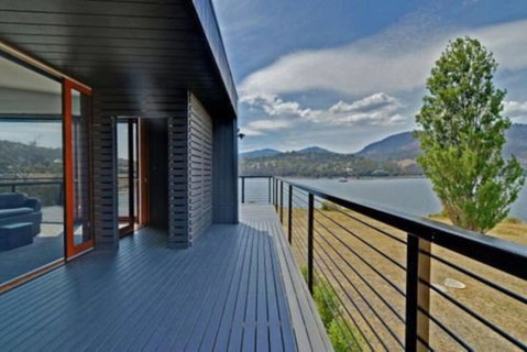 AMAZING 5-Star WATERFRONT RETREAT ON THE RIVERWALK - Sunshine Coast Guide 0