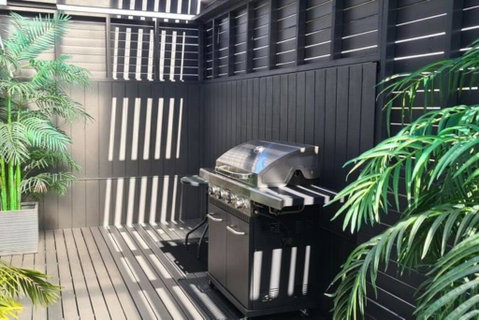 AMAZING 5-Star WATERFRONT RETREAT ON THE RIVERWALK - Sunshine Coast Guide 2