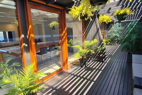 AMAZING 5-Star WATERFRONT RETREAT ON THE RIVERWALK - Sunshine Coast Guide 4