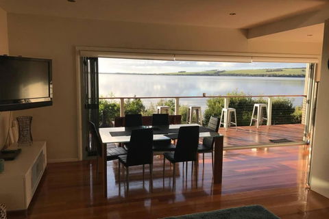 Amazing Ansons Bay Absolute Waterfront Beach House - Sunshine Coast Guide 0