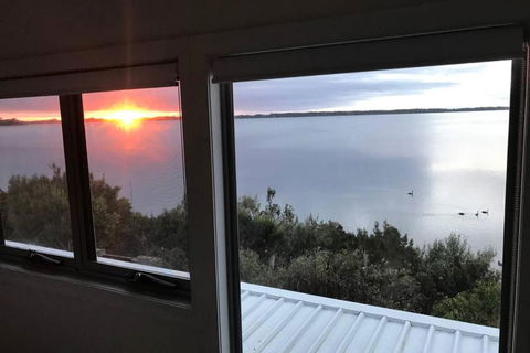 Amazing Ansons Bay Absolute Waterfront Beach House - Sunshine Coast Guide 4
