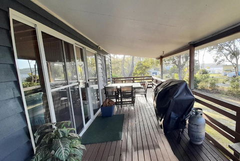 Amazing Ansons Bay Remote Paradise For The Family In The Bay Of Fires Area - Sunshine Coast Guide 0