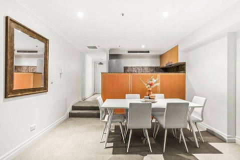 Amazing Apartment In Sydney CBD With Rooftop Pool - Sunshine Coast Guide 0