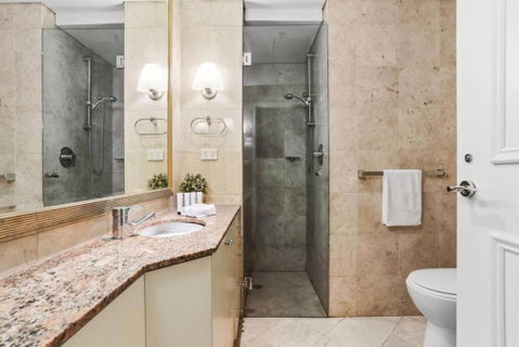 Amazing Apartment In Sydney CBD With Rooftop Pool - Sunshine Coast Guide 4