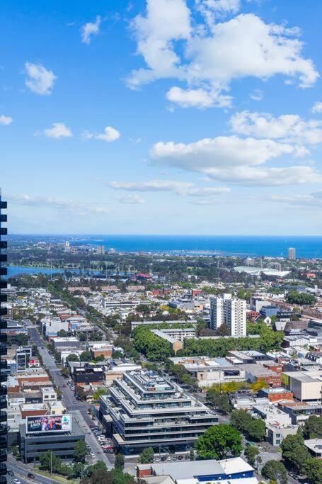 Amazing Bay Views & Spacious In Southbank 2B2B1C - Sunshine Coast Guide 0