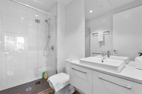 Amazing Bay Views & Spacious In Southbank 2B2B1C - Sunshine Coast Guide 3