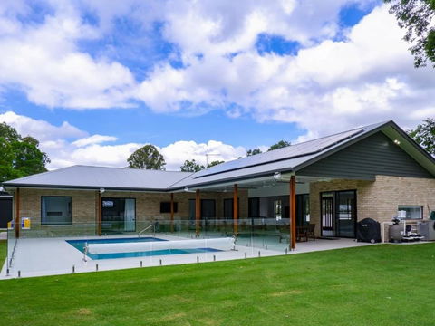 Amazing House Big Swimming Pool BBQ - Sunshine Coast Guide 0