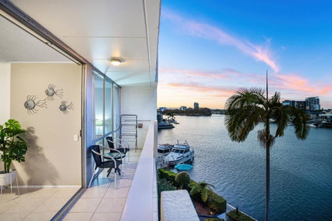Amazing Water Views Surfers Paradise - Sunshine Coast Guide 1