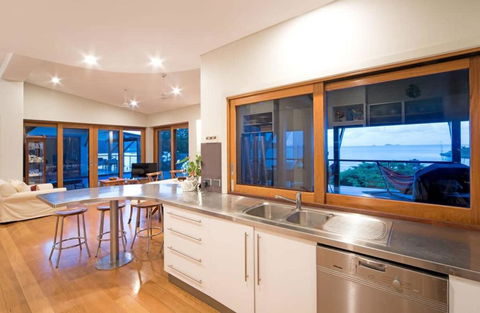 Amazing Whitsunday Views At High Tide - Sunshine Coast Guide 3