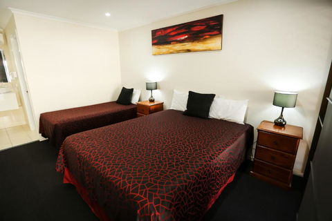 Amber Lodge Motel - Sunshine Coast Guide 0