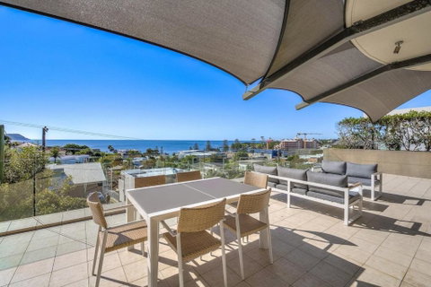 Amelie - Luxury Beach View Condo Minutes To Beach - Sunshine Coast Guide 1