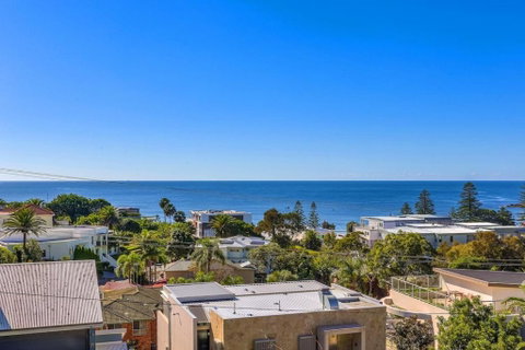 Amelie - Luxury Beach View Condo Minutes To Beach - Sunshine Coast Guide 3