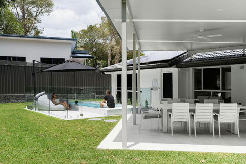 Amiri On Holbrook - Pet Friendly - Sunshine Coast Guide 2