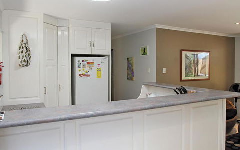 AMITY BEACH BUNGALOW - Sunshine Coast Guide 4
