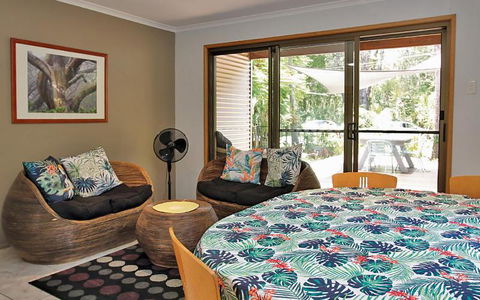 AMITY BEACH BUNGALOW - Sunshine Coast Guide 1