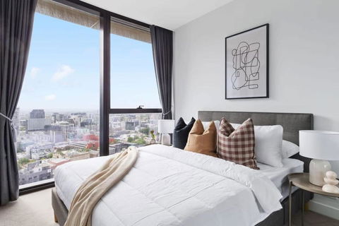 An Amazing 2BR Apt At Sapphire By The Gardens - Sunshine Coast Guide 1