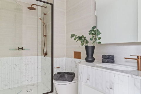 An Amazing 2BR Apt At Sapphire By The Gardens - Sunshine Coast Guide 3