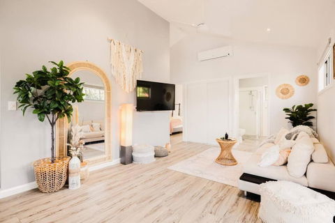 An Idyllic Boho Style Retreat High-end Kitchenware - Sunshine Coast Guide 0