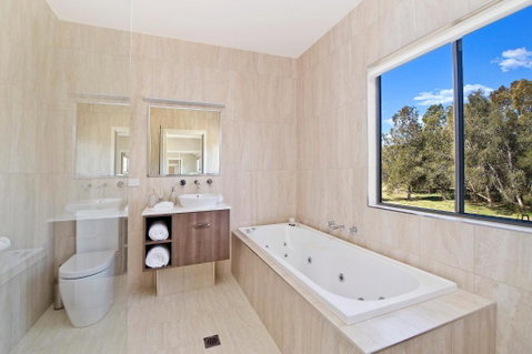 Ana Mandara Luxury Retreat - Sunshine Coast Guide 4
