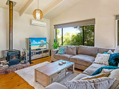 Anderson Views - Sunshine Coast Guide 0
