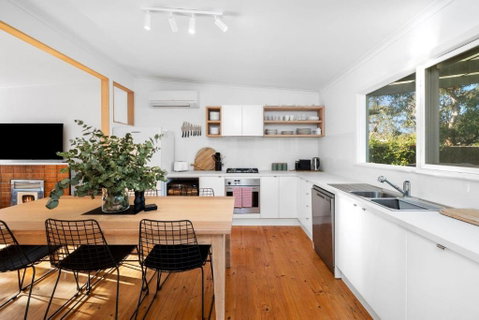Anglesea Beach House 2 - Sunshine Coast Guide 1