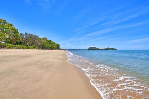 Alassio Absolute Beachfront 201 Palm Cove - Sunshine Coast Guide 2