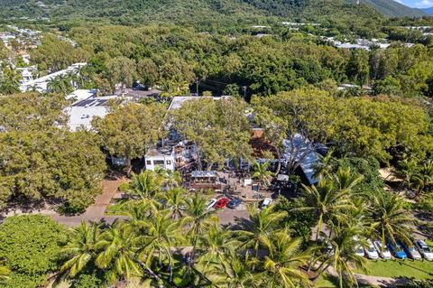 Alassio Absolute Beachfront 201 Palm Cove - Sunshine Coast Guide 4