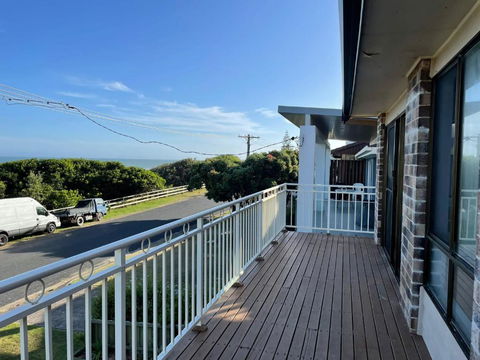 Amani Beach Haus, On The Beach - Sunshine Coast Guide 4