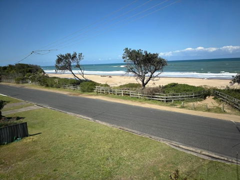 Amani Beach Haus, On The Beach - Sunshine Coast Guide 1