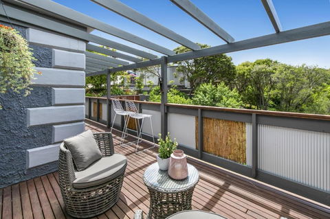 An Entertainers Oasis - Fun Home With Pool Table, Arcade Game, Basketball Ring - Sunshine Coast Guide 4