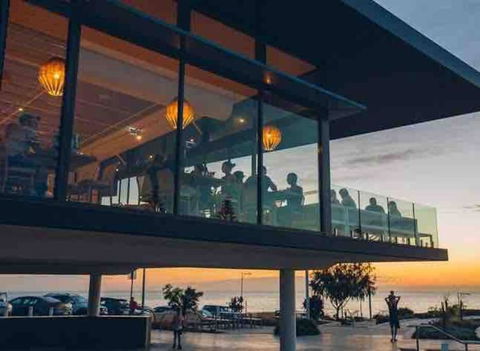 Apartment Close To The Beach - Sunshine Coast Guide 0