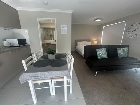 Apartment Close To The Beach - Sunshine Coast Guide 2