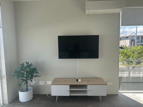 Apartment Close To The Beach - Sunshine Coast Guide 1