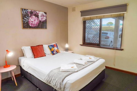 Apartment 13 - Sunshine Coast Guide 0