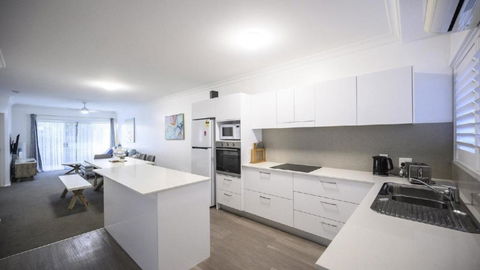 Apartment 27 - The Meridian - Sunshine Coast Guide 0