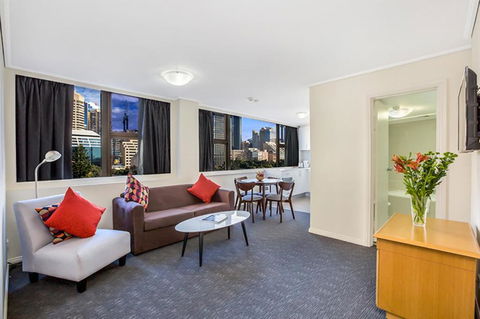 Apartment At College St - Sunshine Coast Guide 0
