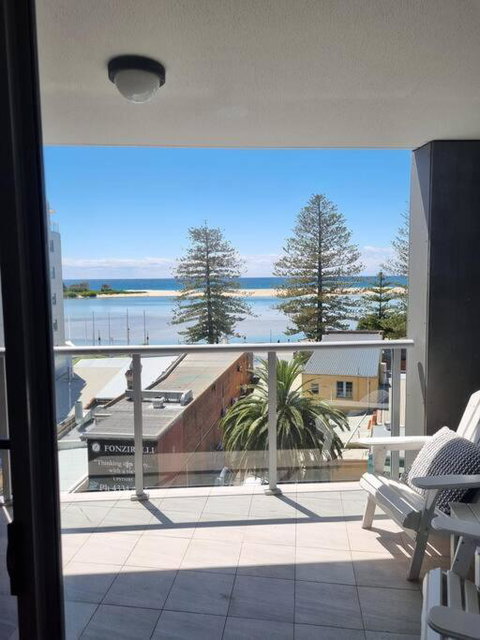 Apartment At The Entrance - Sunshine Coast Guide 0