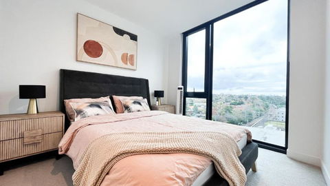 Apartment Next To Public Station, BoxHill Central, 2 Bedrooms, Free Parking And Wifi - Sunshine Coast Guide 0