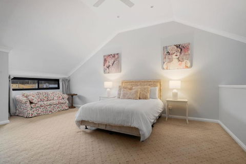 Apartment On William In CBD - 2 Bed 2 Bath Wi-Fi - Sunshine Coast Guide 0