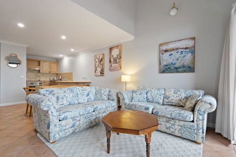 Apartment On William In CBD - 2 Bed 2 Bath Wi-Fi - Sunshine Coast Guide 2
